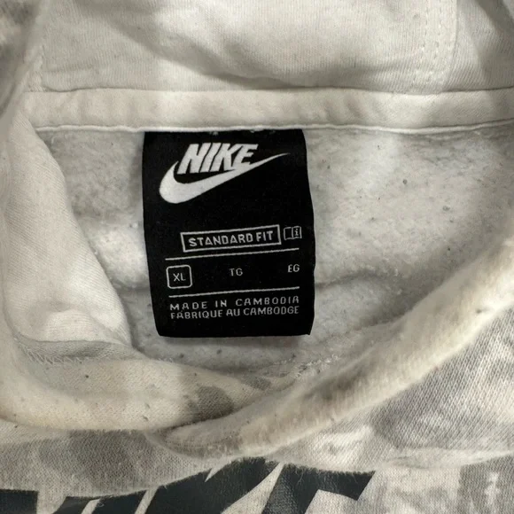 Nike Classic White and Gray Apparel - Picture 3 of 7